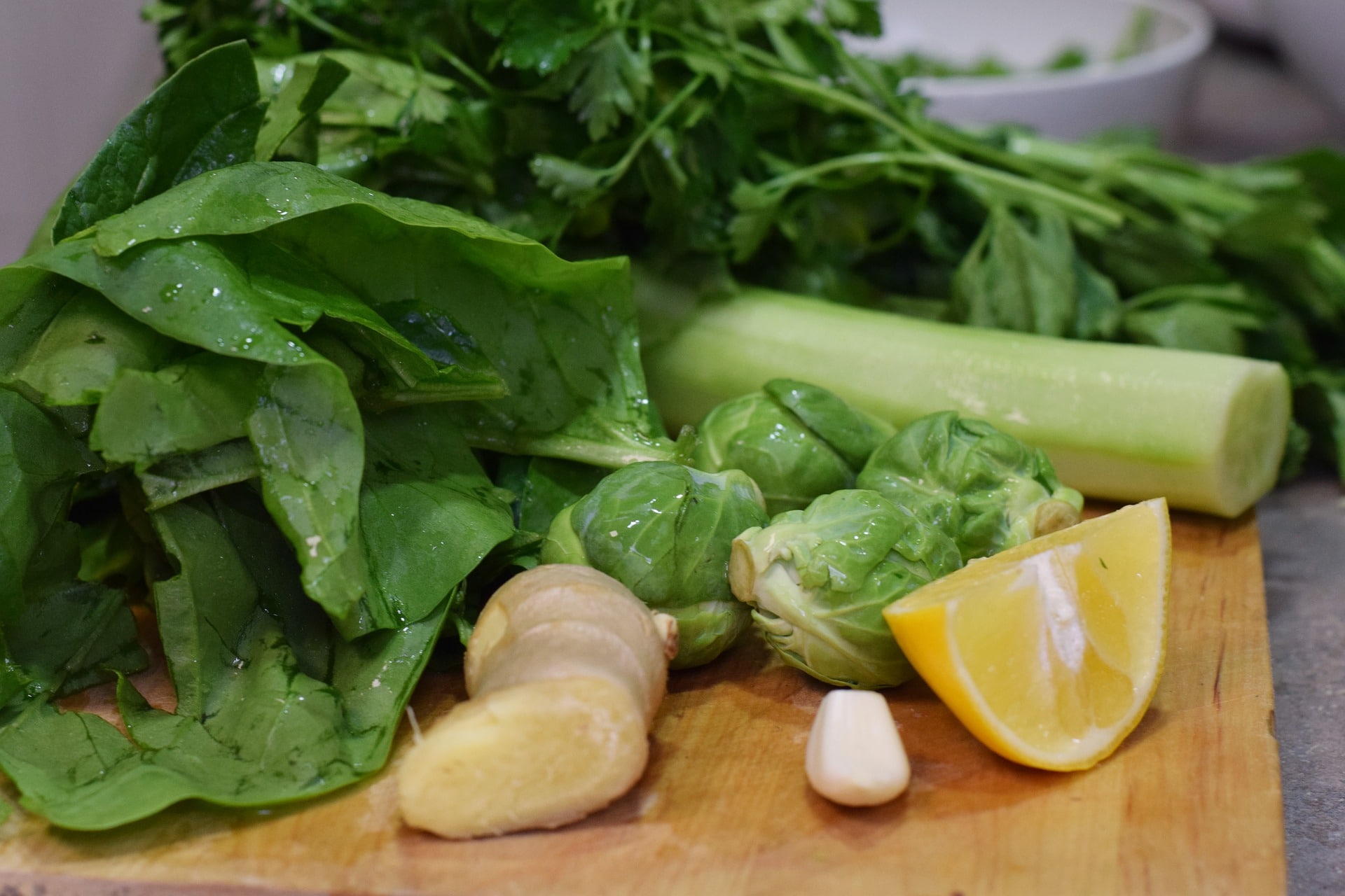 Listovou zeleninu je lepší zpracovat s dalšími druhy ovoce a zeleniny / foto: pixabay.com